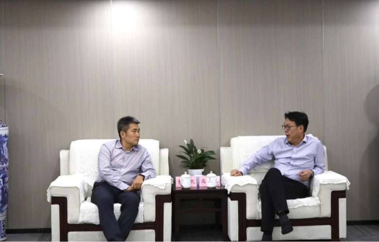 中信银行南昌分行党委书记、行长彭凯一行到访集团座谈交流